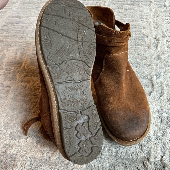 Born Wynter Ankle Boots Distressed Leather Comfort Cognac Brown
Size 8.5 Womens - Picture 8 of 8